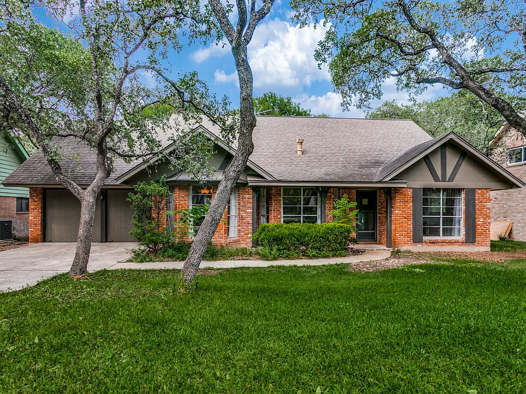 4 bed, 2279 sqft, $2,150 — Photo 1