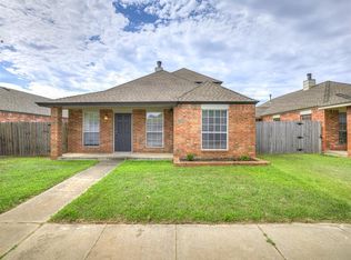 1202 SW 23rd St, Moore, OK 73170