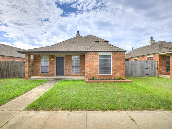 1202 SW 23rd St, Moore, OK 73170