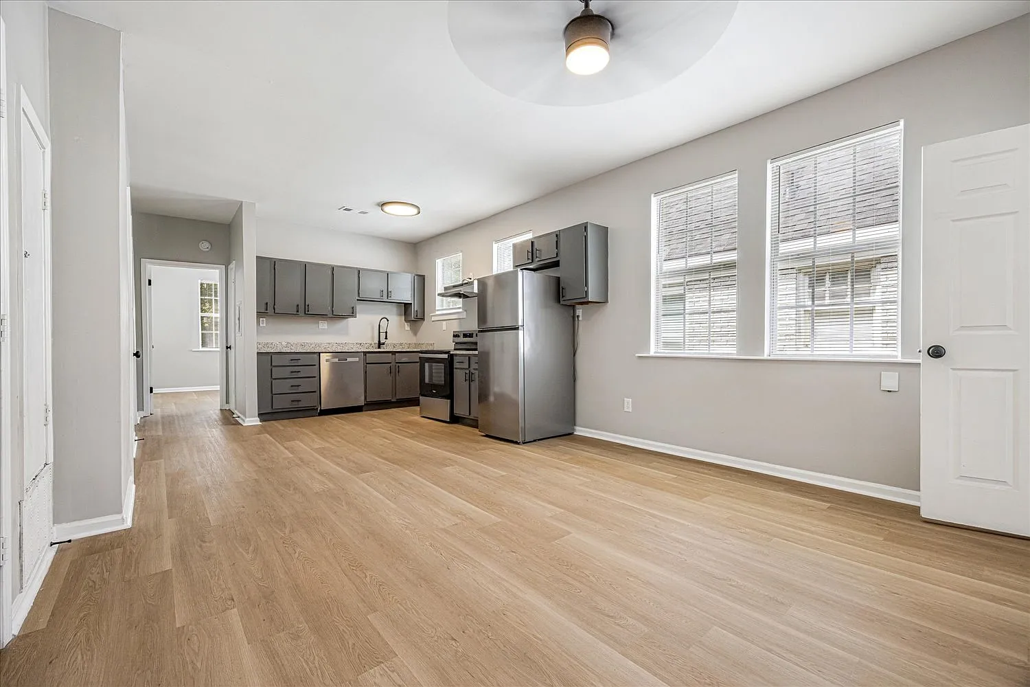 2 bed, 1200 sqft, $1,200 — Photo 3