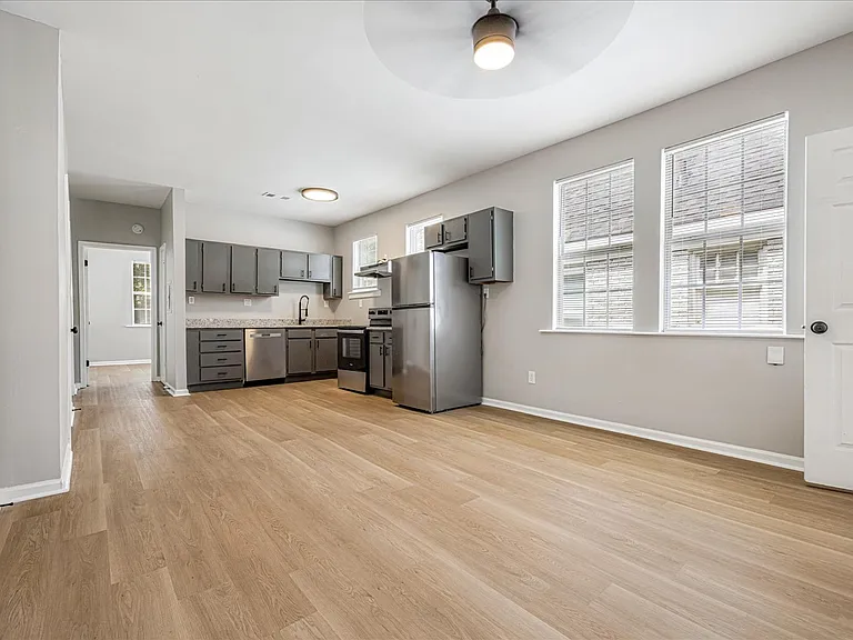 2395 Forrest Ave #3 — Photo 3