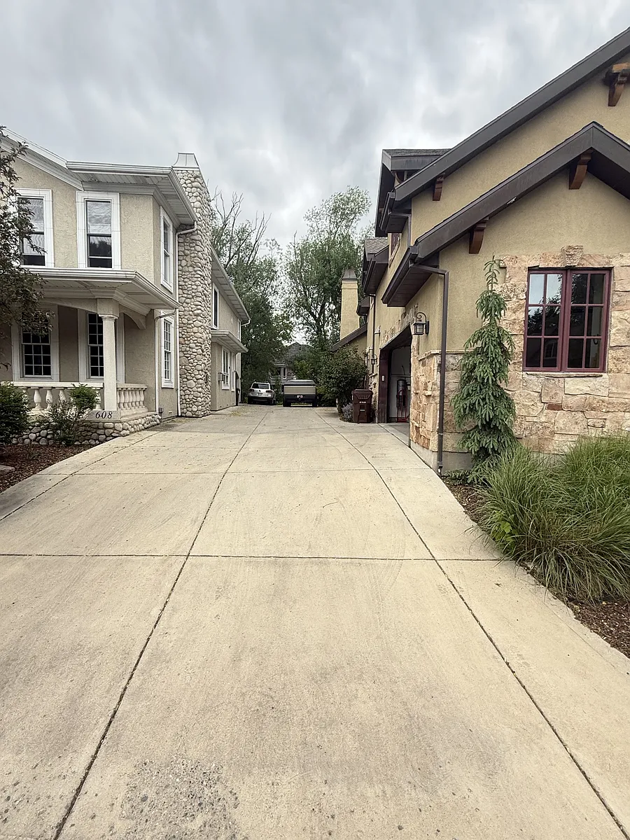 Building Photo - 606 E Holly Haven Cir