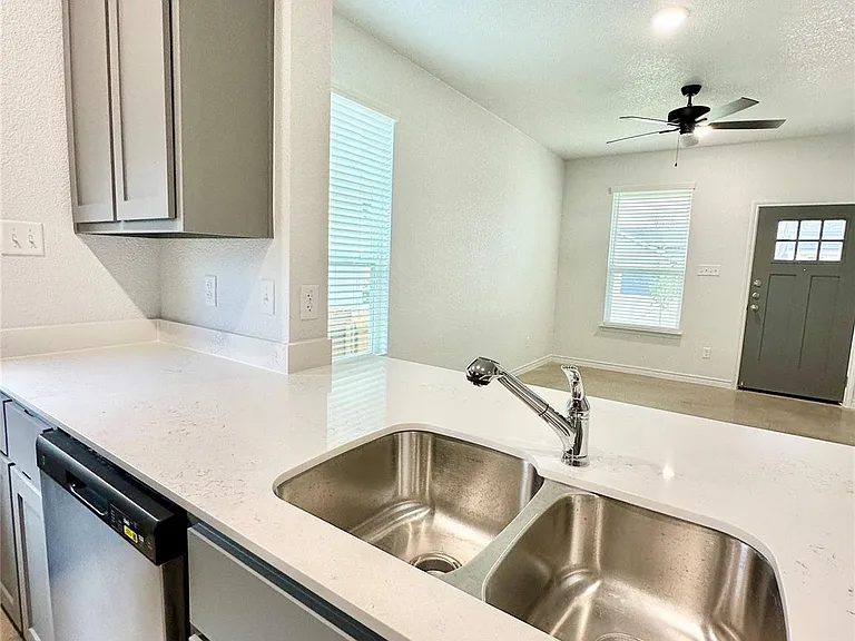 2321 Ocean Ave #B — Photo 9
