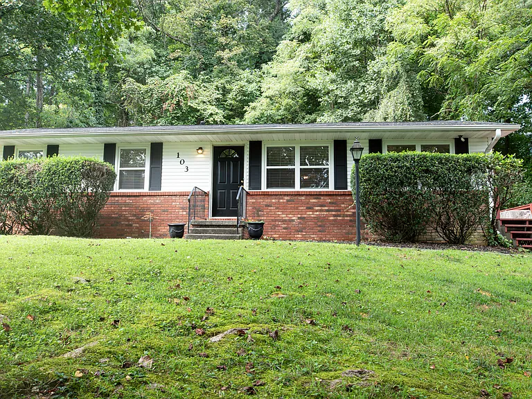 103 Robleigh Dr — Photo 1