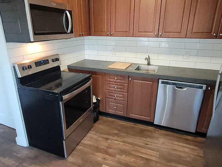 170 Holborne Ave #2 — Photo 3