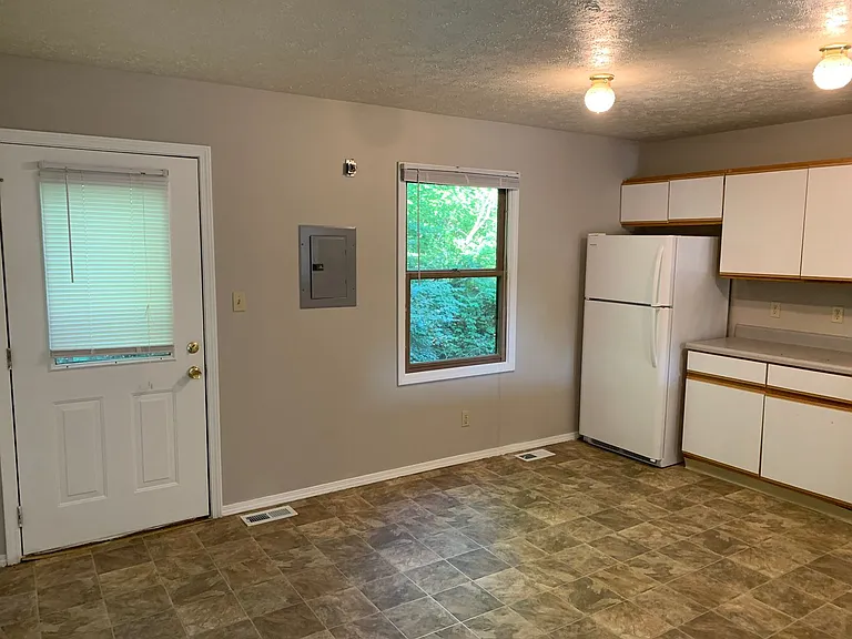 1383 West Allen Street — Photo 6
