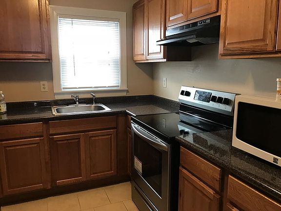 4th image of 619 Lonsdale Ave