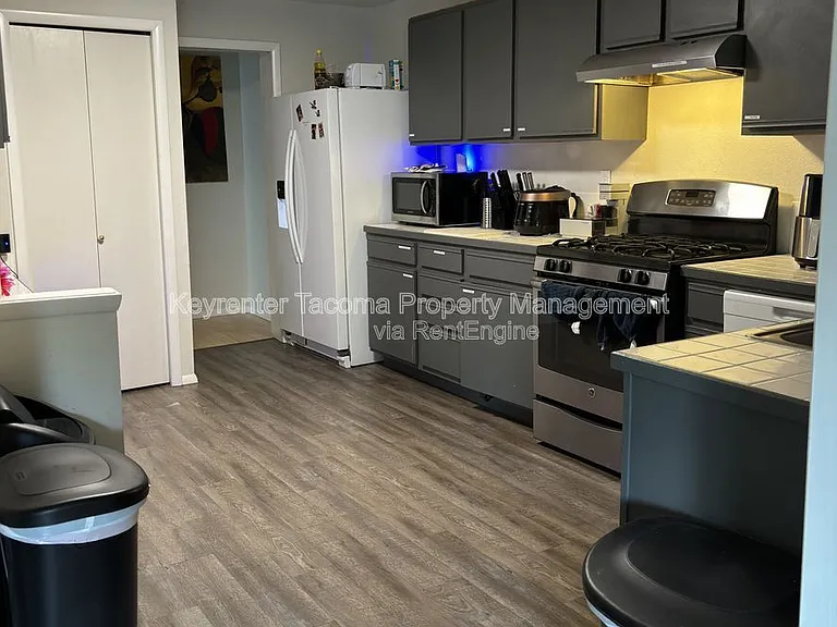 1302 E 40th St #5 — Photo 10