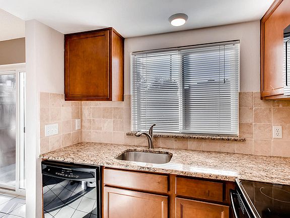 Slab Granite/Recessed Lights