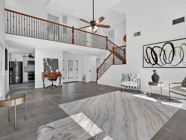 417 W Hillary Cir — Photo 12