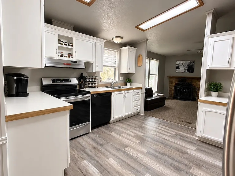 560 Profetta Ln — Photo 7