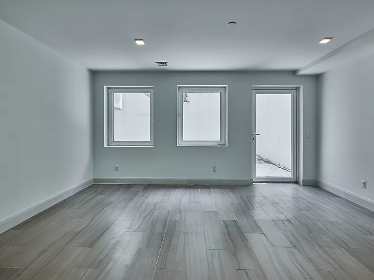 30-17 23rd St #1B — Photo 5