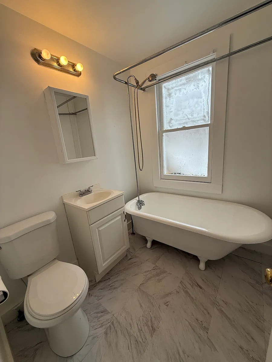 Building Photo - 48 Elm St #1