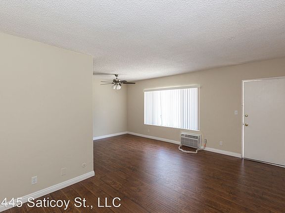 2nd image of 20445 Saticoy St #29