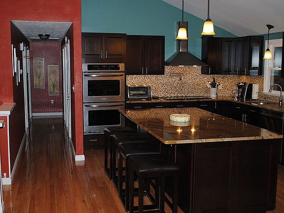 3rd image of 19 Parkhurst Dr