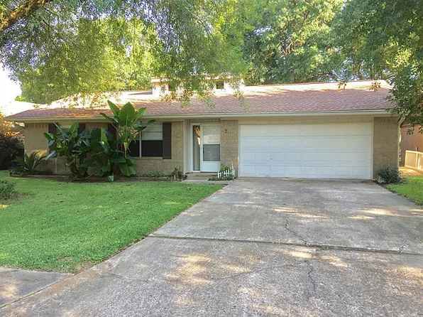 712 N Plantation Dr, Angleton, TX 77515