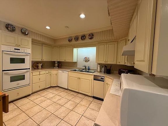 2nd image of 204 Timberlane Dr