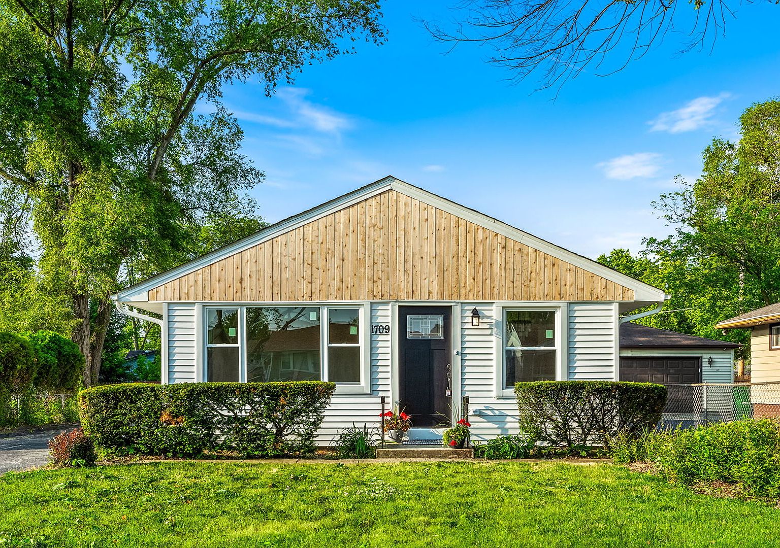 1709 13th St, Waukegan, IL 60085 Zillow