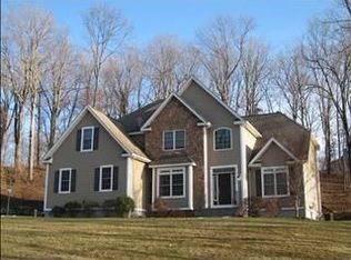 8 Barrett Hill Rd, Hopewell Junction, NY 12533