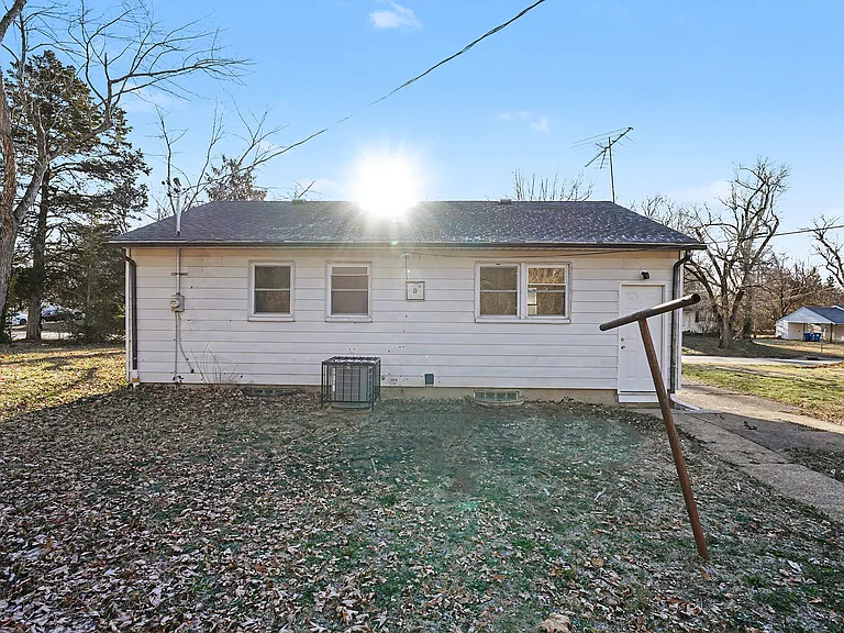 1711 Nemnich Ave — Photo 2