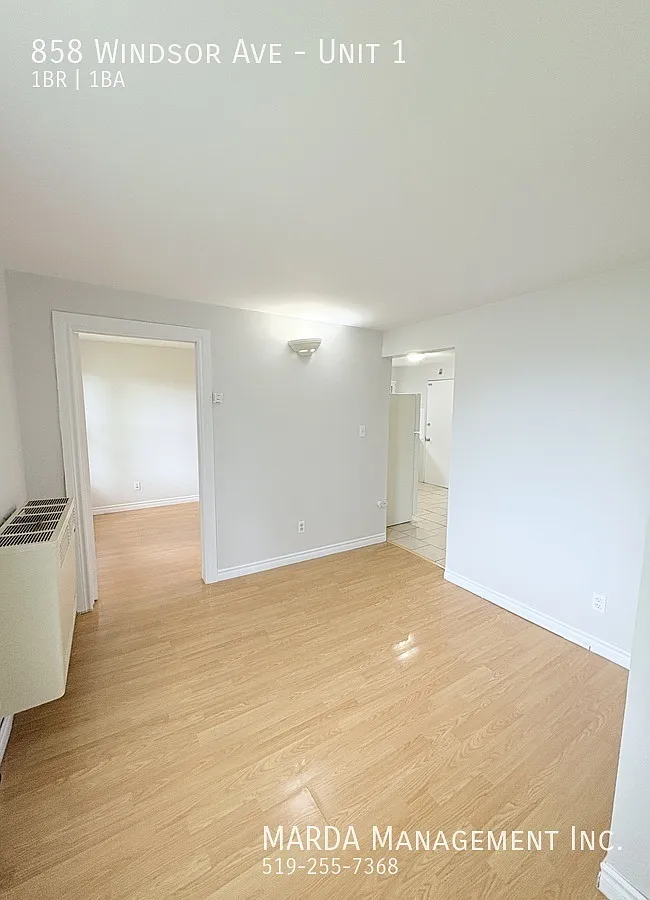 Cozy 1 Bed/1 Bath Downtown Windsor + Gas — Photo 1
