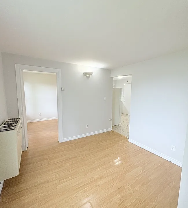858 Windsor Ave #1