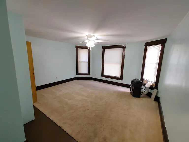 105 Oakwood Ave — Photo 7