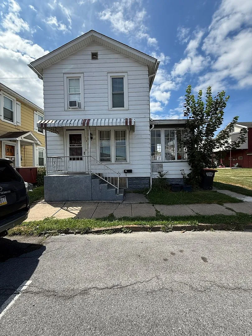3 bedroom, 2 bath house available for rent in Lock Haven — Photo 1