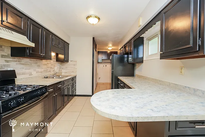 4 bed, 1.5 bath, 1170 sqft, $1,745 — Photo 4