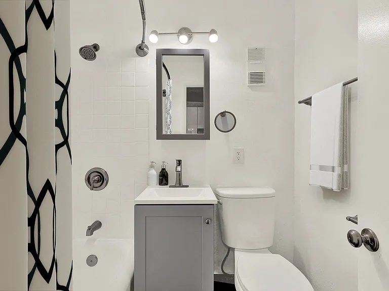 Edwards Apartments — Photo 3