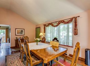 8 Canby Ct, West Islip, NY 11795