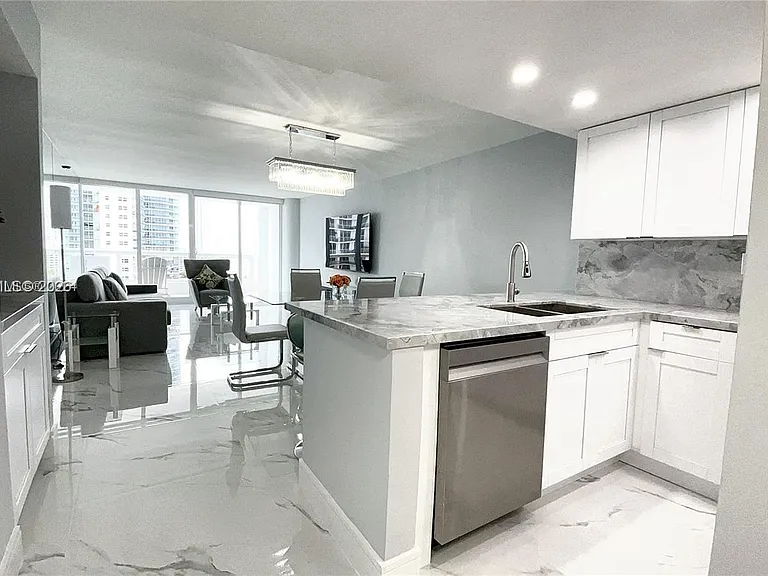 1717 N Bayshore Dr #A-1950 — Photo 2