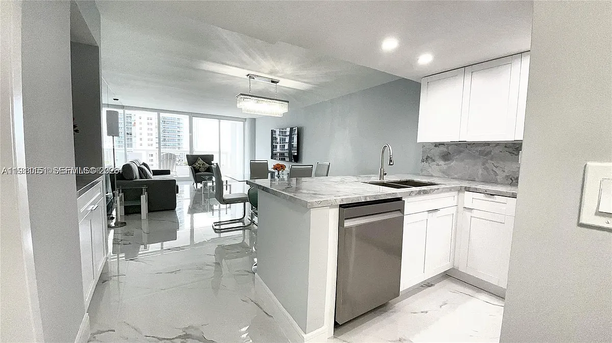 Building Photo - 1717 N Bayshore Dr #A-1950