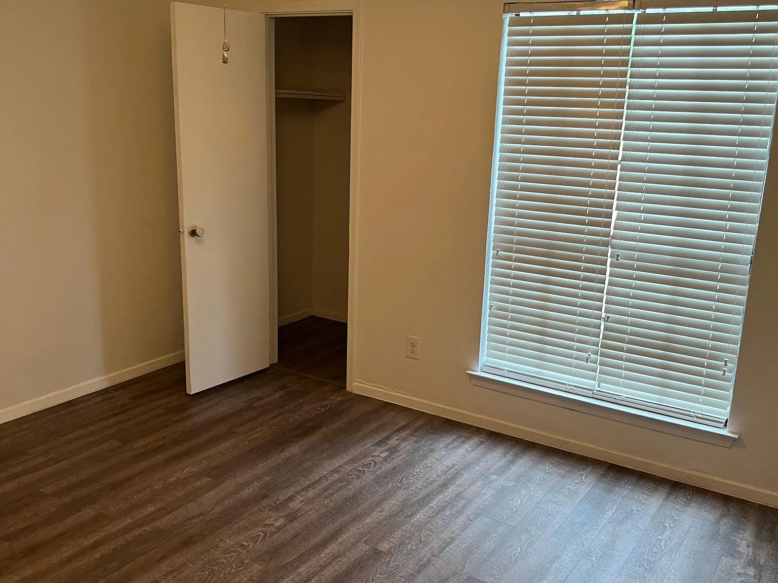 512 E Denton Dr — Photo 3