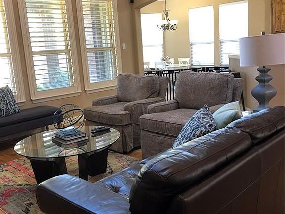 2nd image of 5723 Chateau Dr
