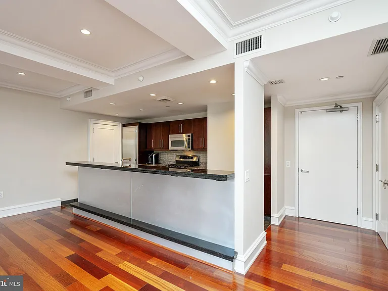 219 S 18th St #29-709 — Photo 7