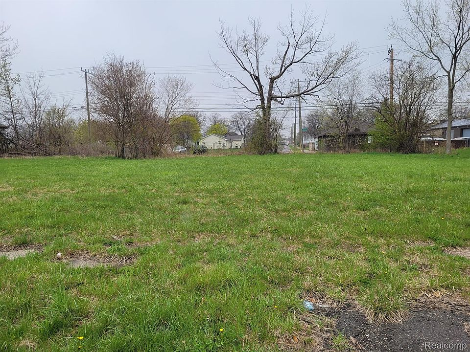 2nd image of 3945 Beaconsfield St