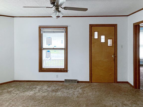 4th image of 869 S Redman Ave
