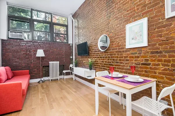 Rented by Bond New York | media 3