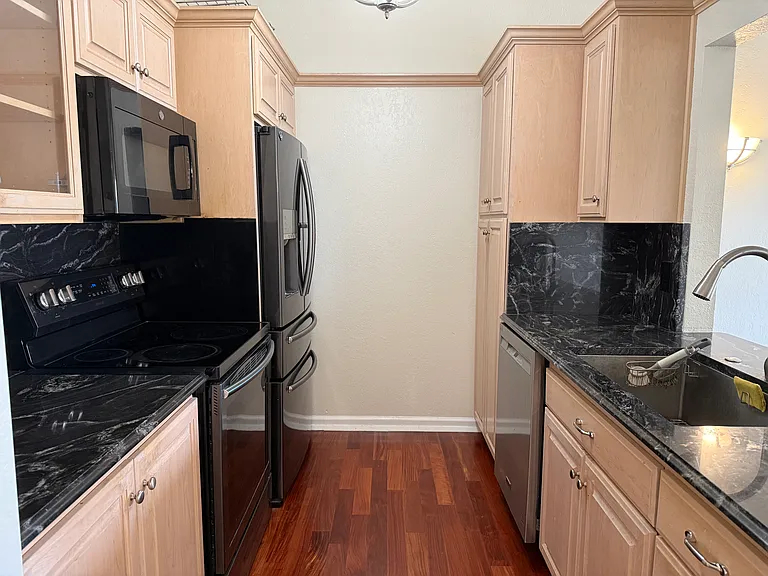 Kitchen (Floor2)