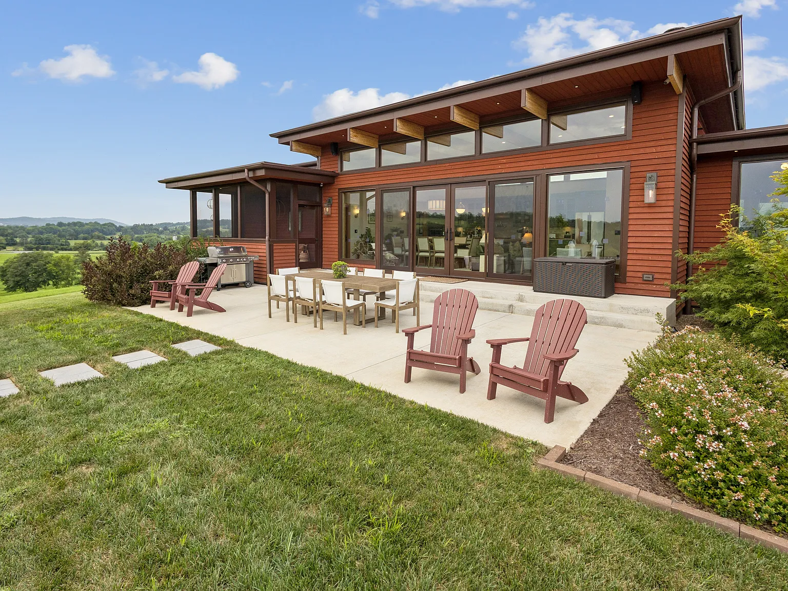 3 bed, 2000 sqft, $7,900 — Photo 4