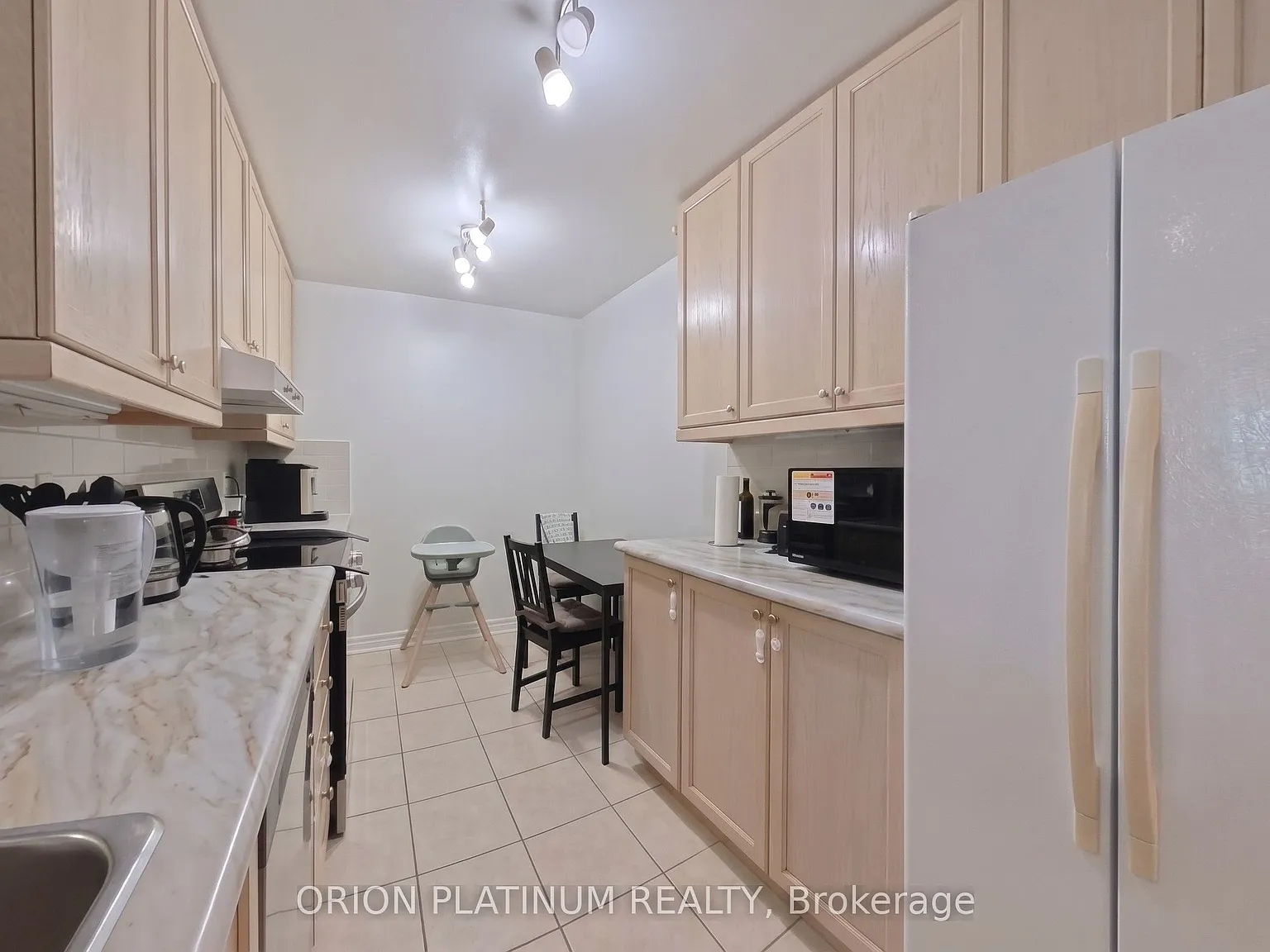 2 bed, $3,200 — Photo 2