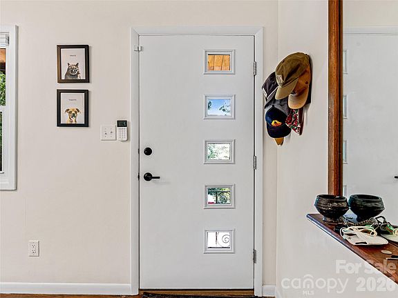 4th image of 44 Broadview Ave