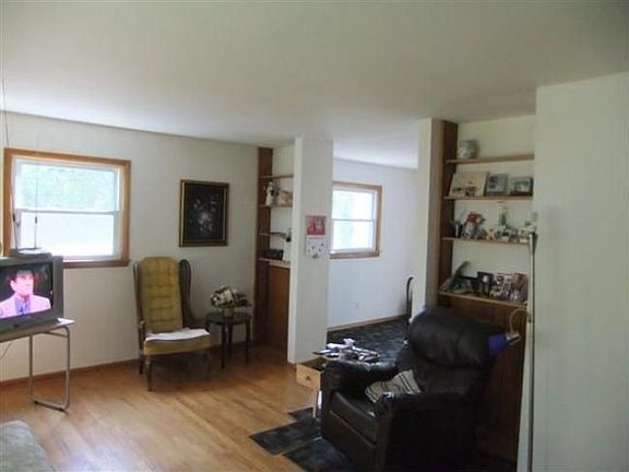 5th image of 2405 W Hill Dr