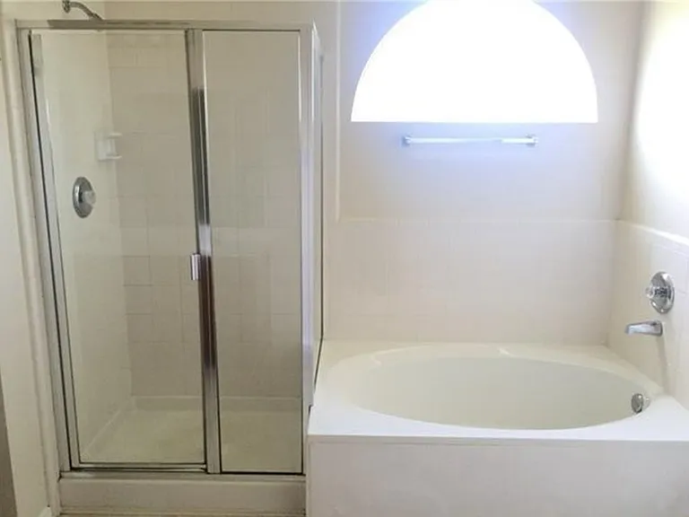 2204 Hickory Dr — Photo 15