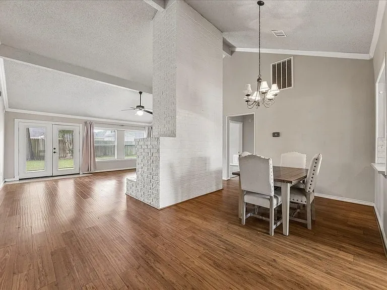 10131 Golden Sunshine Dr — Photo 3