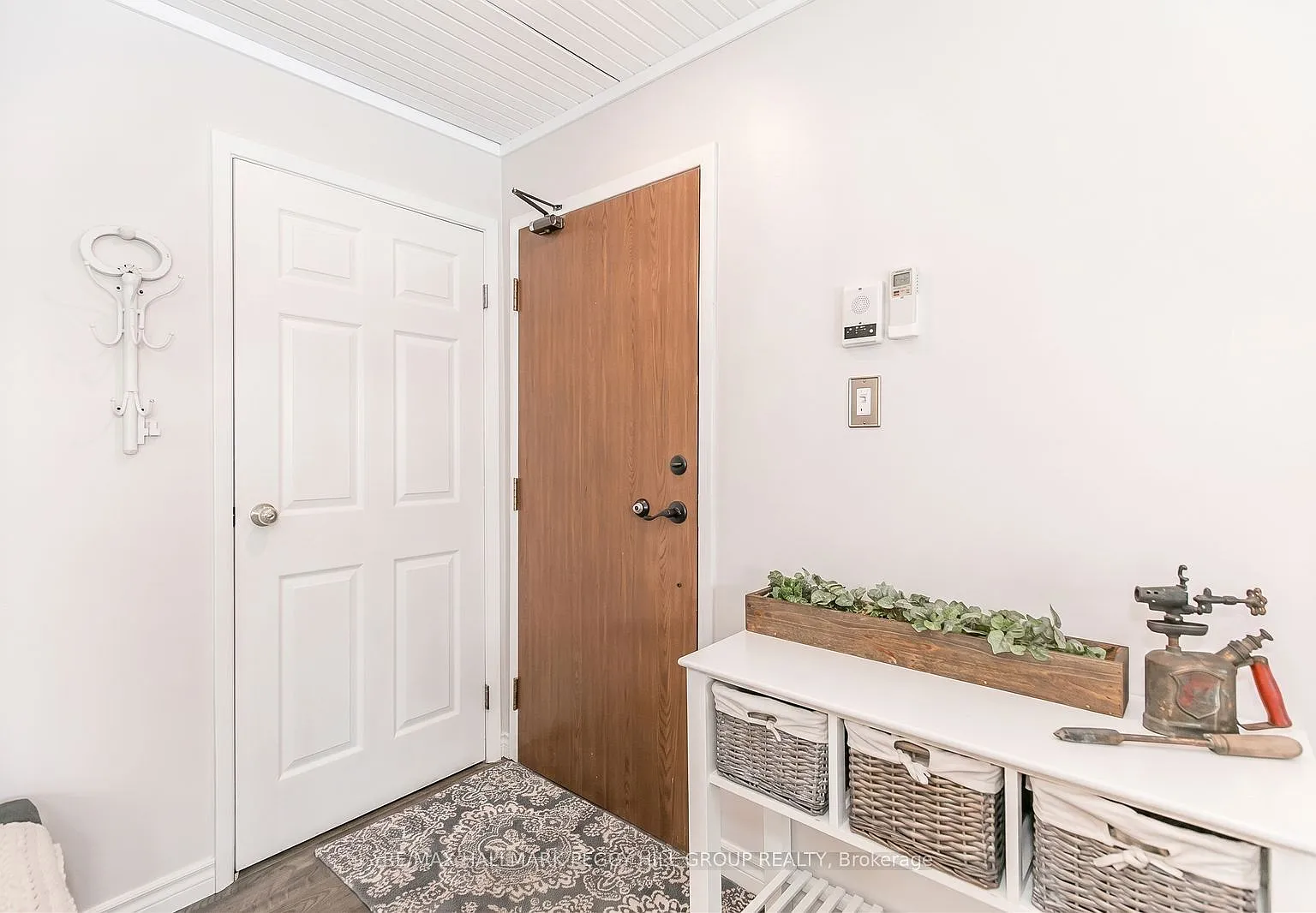 2 bed, $2,100 — Photo 2