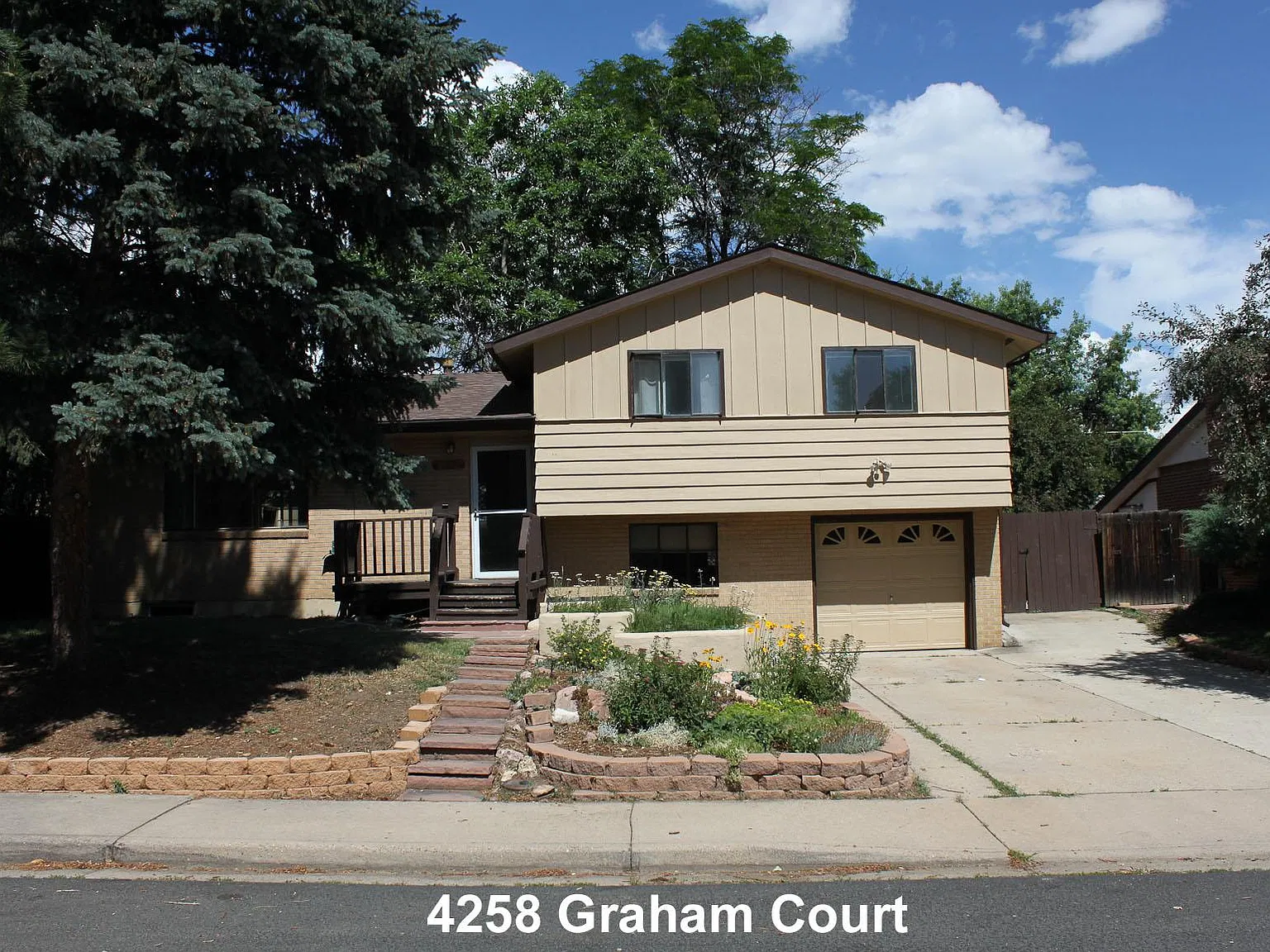 5 bed, 2000 sqft, $5,000 — Photo 1