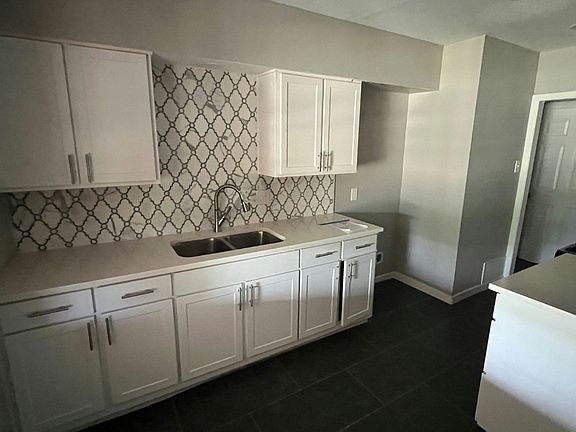 4th image of 3250 Highland Woods Cir
