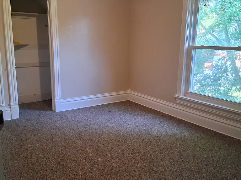 206 E North St — Photo 3